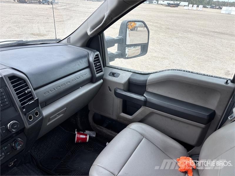 Ford F-250 XL 4x2 Crew Cab Pickup Citi
