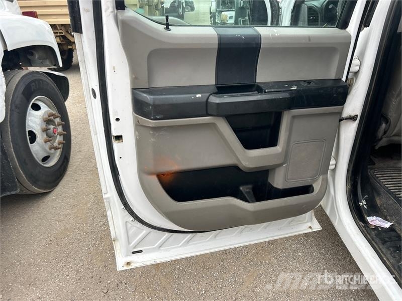 Ford F-250 XL 4x2 Crew Cab Pickup Прочие фургоны
