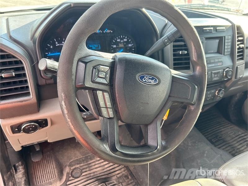 Ford F-250 XL 4x2 Crew Cab Pickup 其他