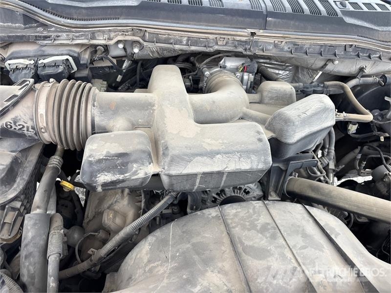 Ford F-250 XL 4x2 Crew Cab Pickup أخرى