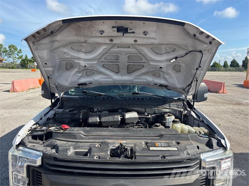 Ford F-250 XL 4x2 Crew Cab Pickup Άλλα Vans