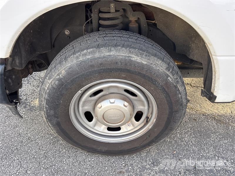 Ford F-250 XL 4x2 Crew Cab Pickup 其他
