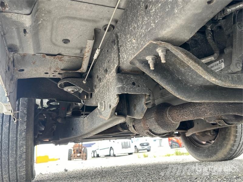 Ford F-250 XL 4x2 Crew Cab Pickup Otros