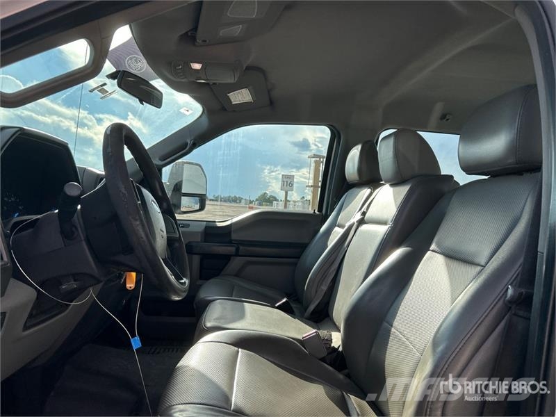 Ford F-250 XL 4x2 Crew Cab Pickup 其他