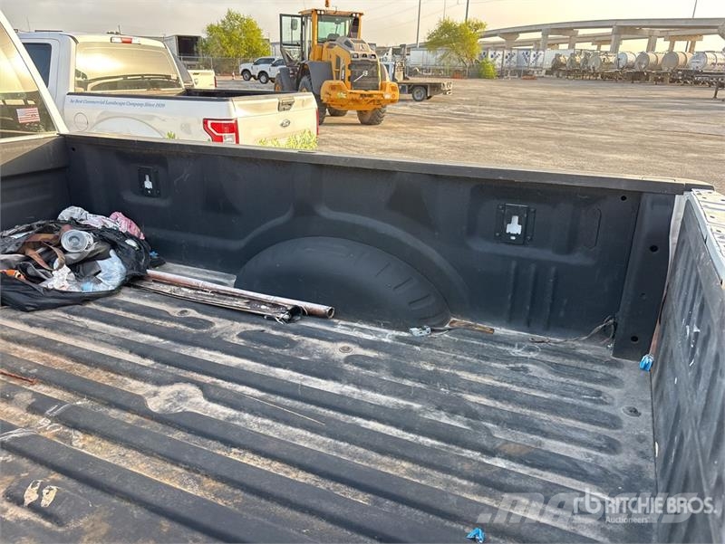 Ford F-250 XL 4x2 Crew Cab Pickup 其他