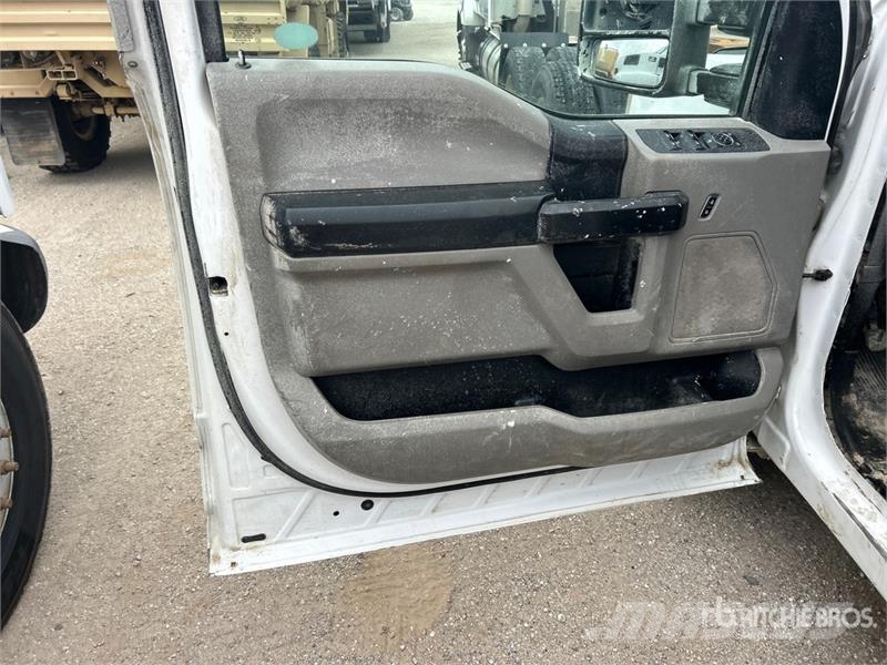 Ford F-250 XL 4x2 Crew Cab Pickup Прочие фургоны