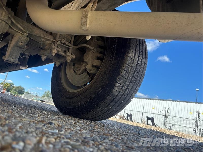 Ford F-250 XL 4x2 Crew Cab Pickup (Inoperable) Egyéb
