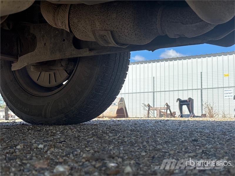 Ford F-250 XL 4x2 Crew Cab Pickup (Inoperable) Egyéb