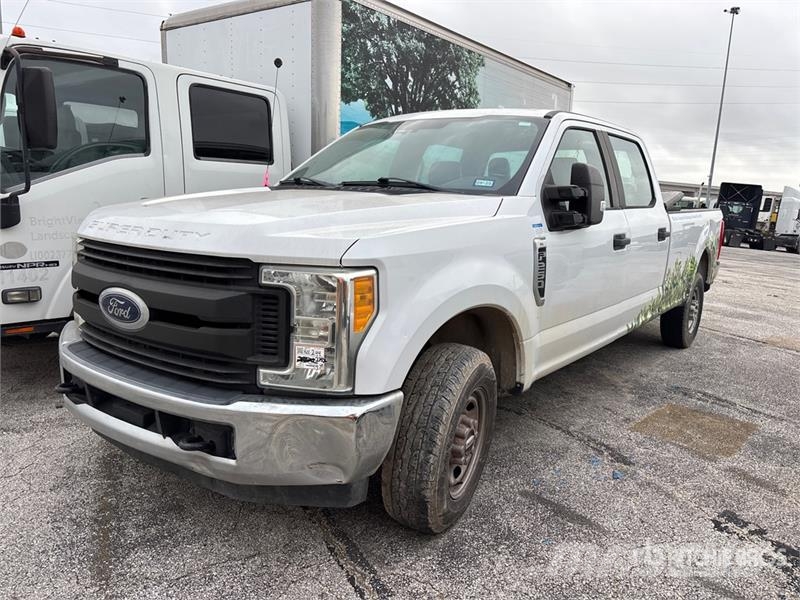 Ford F-250 XL 4x2 Crew Cab Pickup (Inoperable) Інше