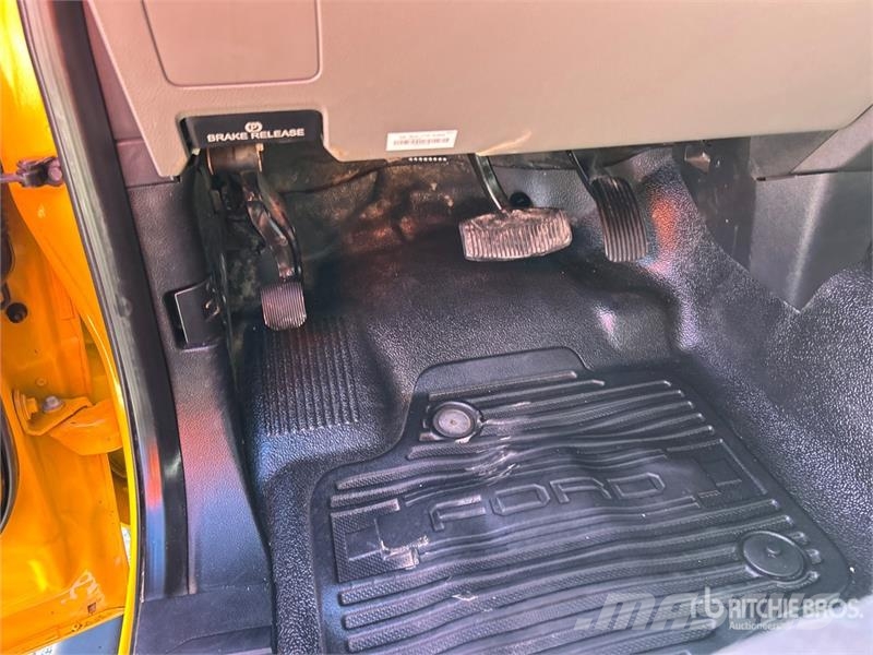 Ford F-250 XL 4x2 Crew Cab Pickup その他