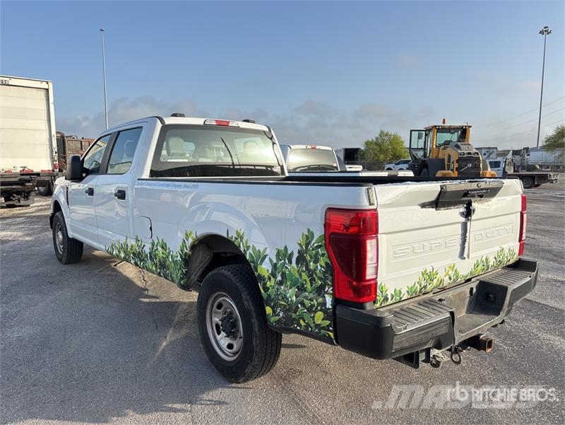 Ford F-250 XL 4x2 Crew Cab Pickup 其他