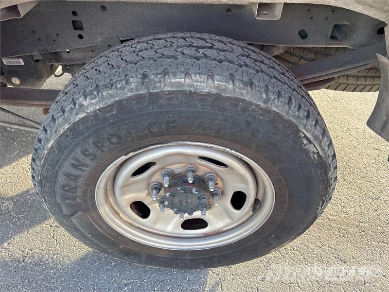 Ford F-250 XL 4x2 Crew Cab Pickup 其他