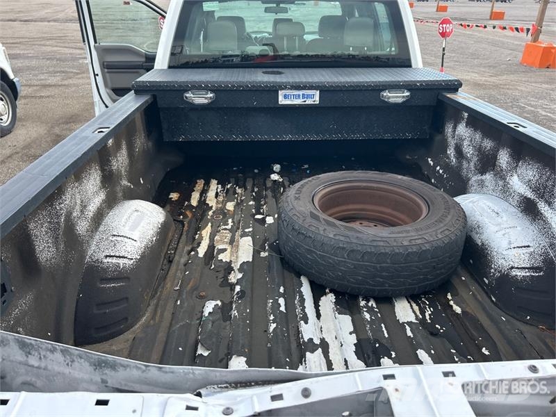 Ford F-250 XL 4x2 Crew Cab Pickup 其他
