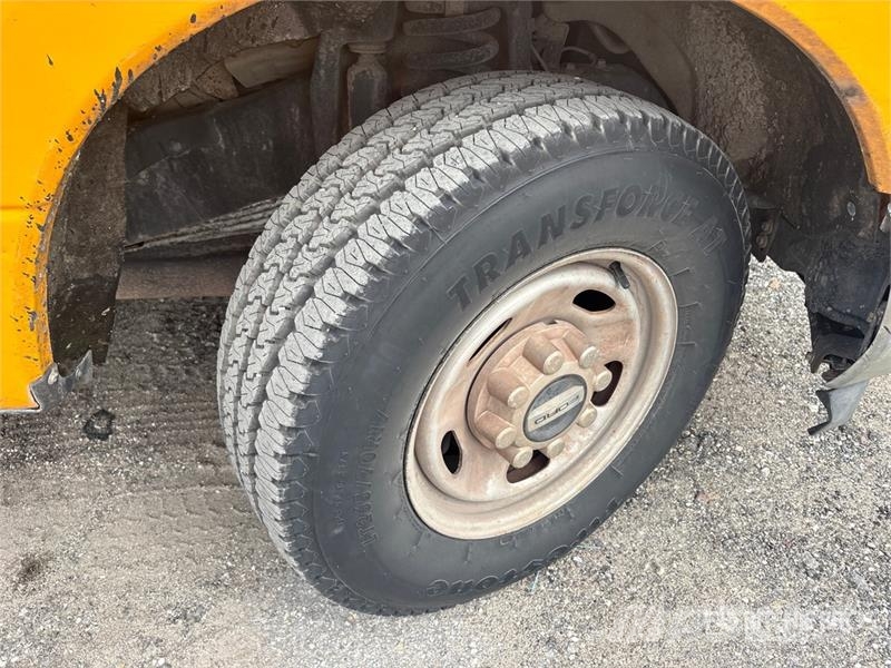 Ford F-250 XL 4x2 Crew Cab Pickup Muu