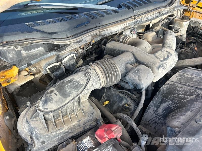 Ford F-250 XL 4x2 Crew Cab Pickup Outros
