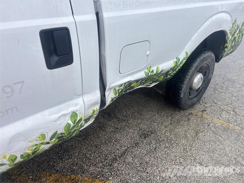 Ford F-250 XL 4x2 Crew Cab Pickup Other