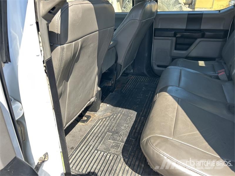 Ford F-250 XL 4x2 Crew Cab Pickup Інше