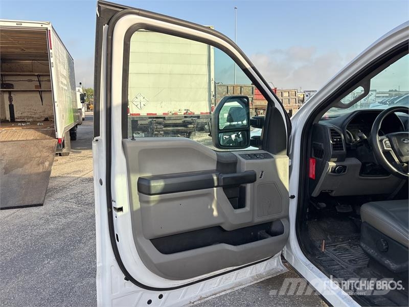 Ford F-250 XL 4x2 Crew Cab Pickup 其他