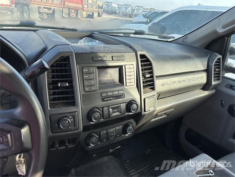 Ford F-250 XL 4x2 Crew Cab Pickup 其他