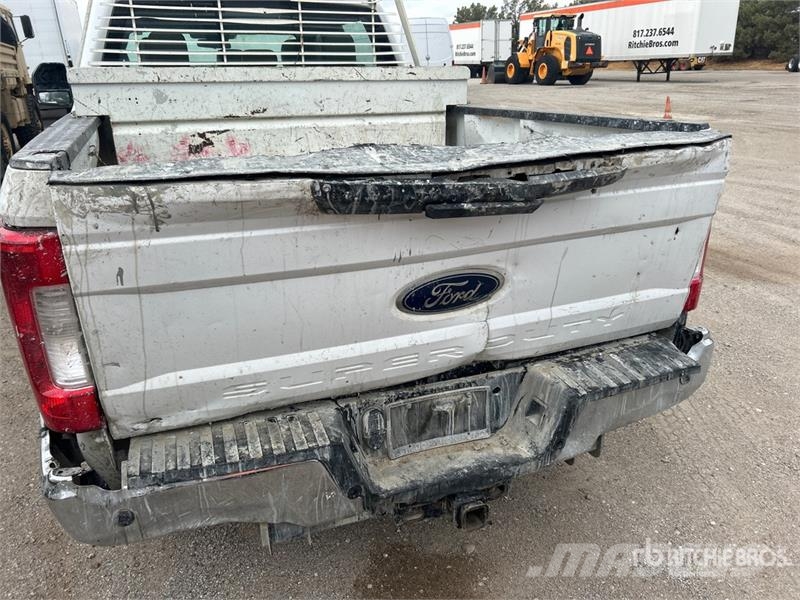 Ford F-250 XL 4x2 Crew Cab Pickup Прочие фургоны