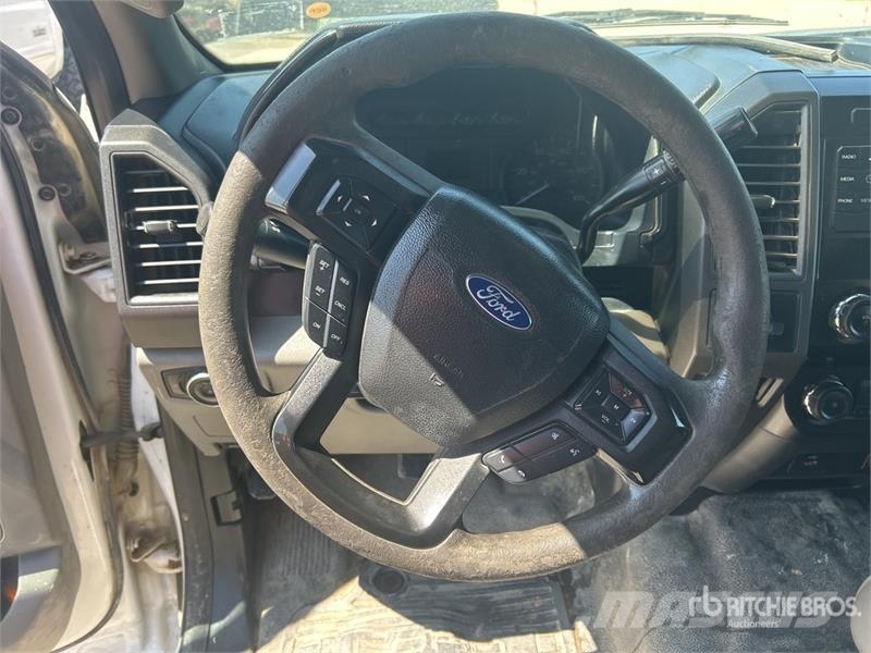 Ford F-250 XL 4x2 Crew Cab Pickup Інше