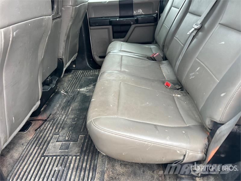 Ford F-250 XL 4x2 Crew Cab Pickup Прочие фургоны