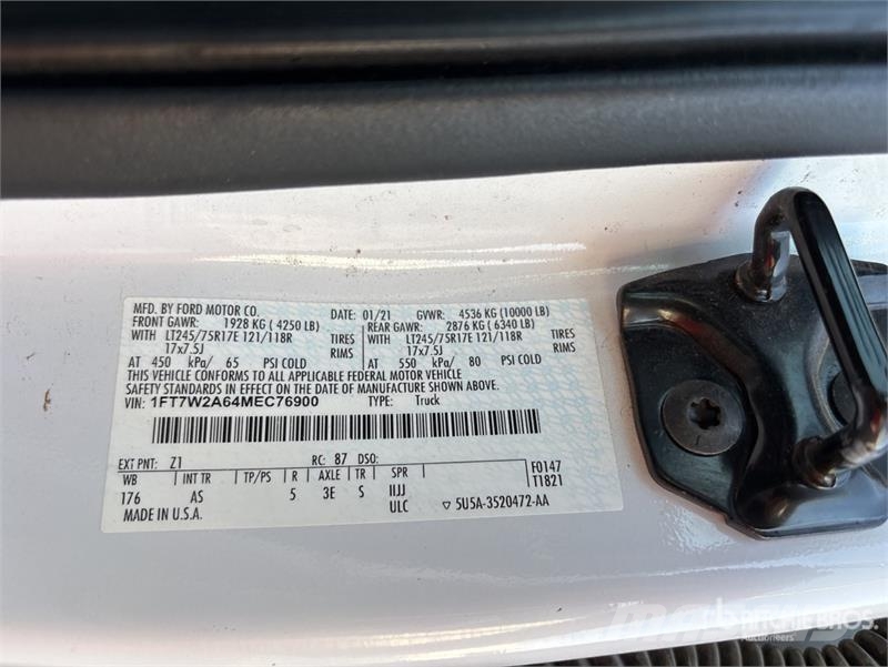 Ford F-250 XL 4x2 Crew Cab Pickup 其他