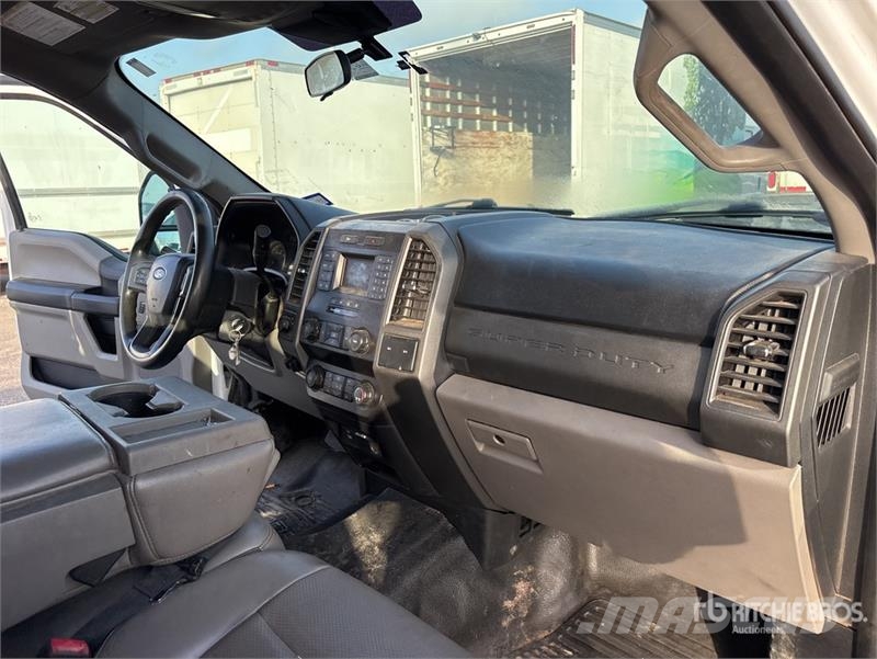 Ford F-250 XL 4x2 Crew Cab Pickup 其他