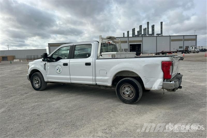 Ford F-250 XL 4x2 Crew Cab Pickup Прочие фургоны
