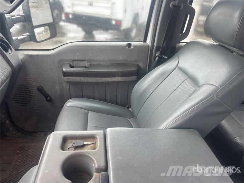 Ford F-250 XL 4x2 Crew Cab Pickup Other