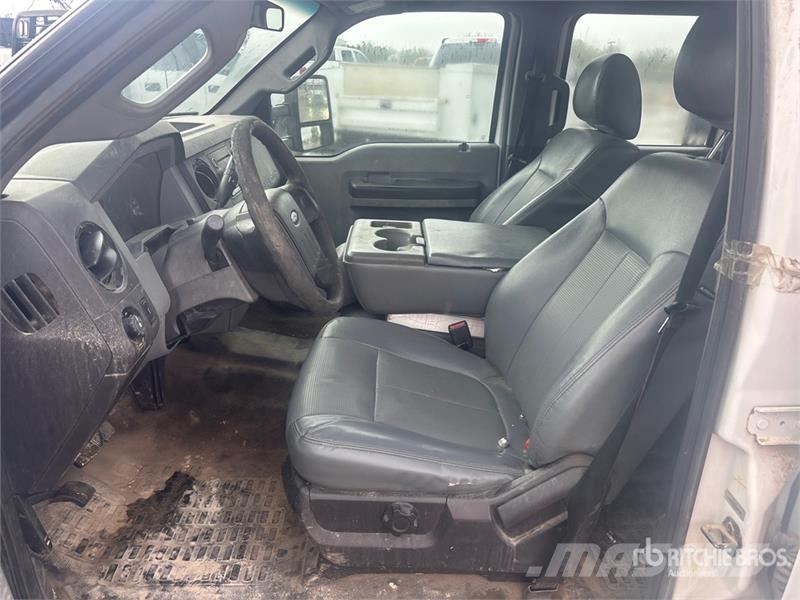 Ford F-250 XL 4x2 Crew Cab Pickup Other