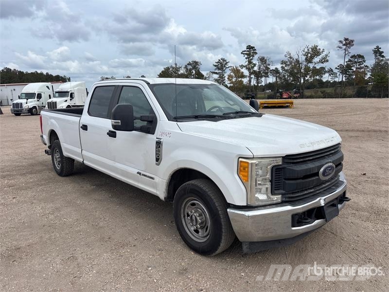 Ford F-250 XL 4x2 Crew Cab Pickup Citi