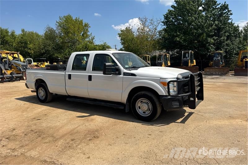 Ford F-250 XL 4x2 Crew Cab Pickup Furgoni altro
