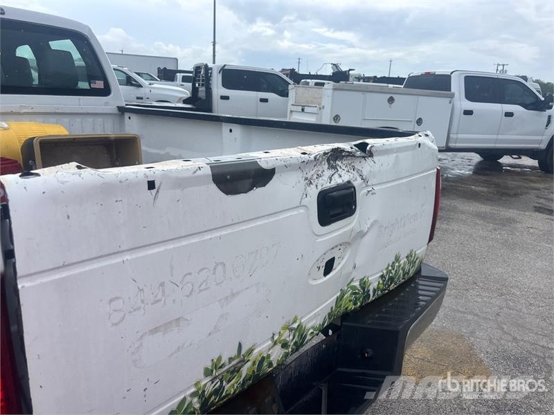Ford F-250 XL 4x2 Crew Cab Pickup Other