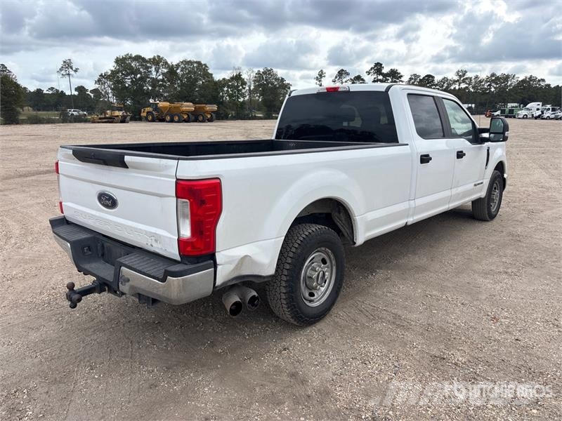 Ford F-250 XL 4x2 Crew Cab Pickup Citi