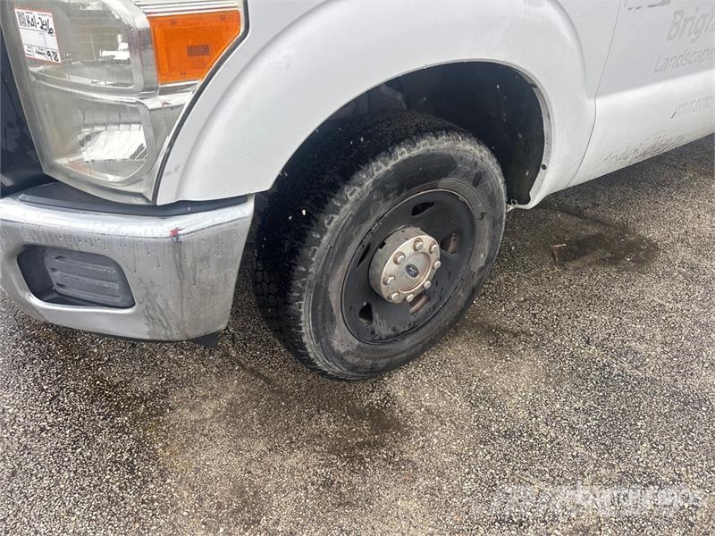 Ford F-250 XL 4x2 Crew Cab Pickup Other
