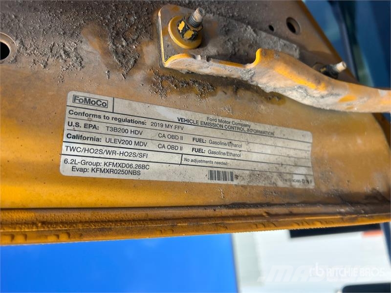 Ford F-250 XL 4x2 Crew Cab Pickup Outros