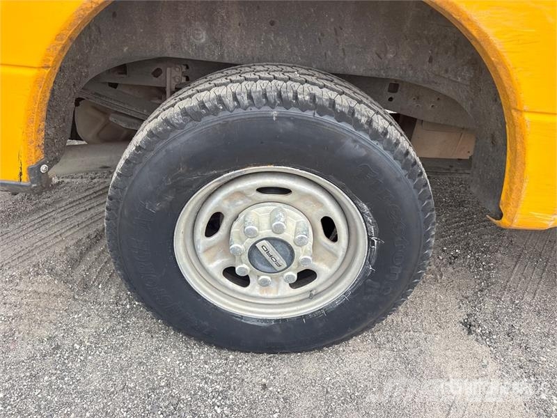 Ford F-250 XL 4x2 Crew Cab Pickup Muu