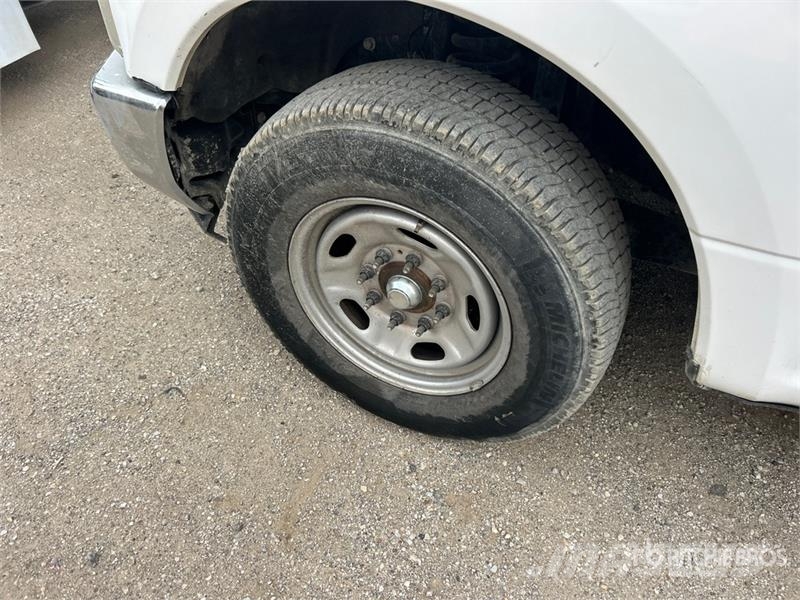 Ford F-250 XL 4x2 Crew Cab Pickup Прочие фургоны