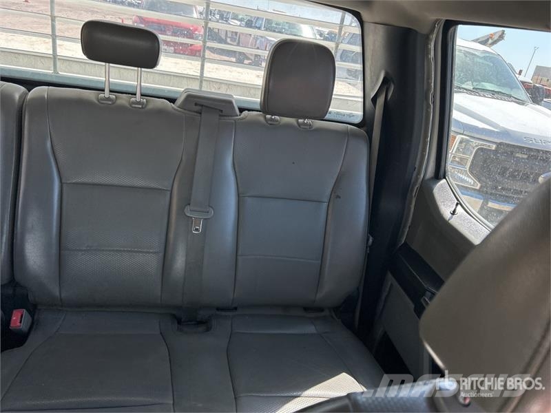 Ford F-250 XL 4x2 Crew Cab Pickup Інше