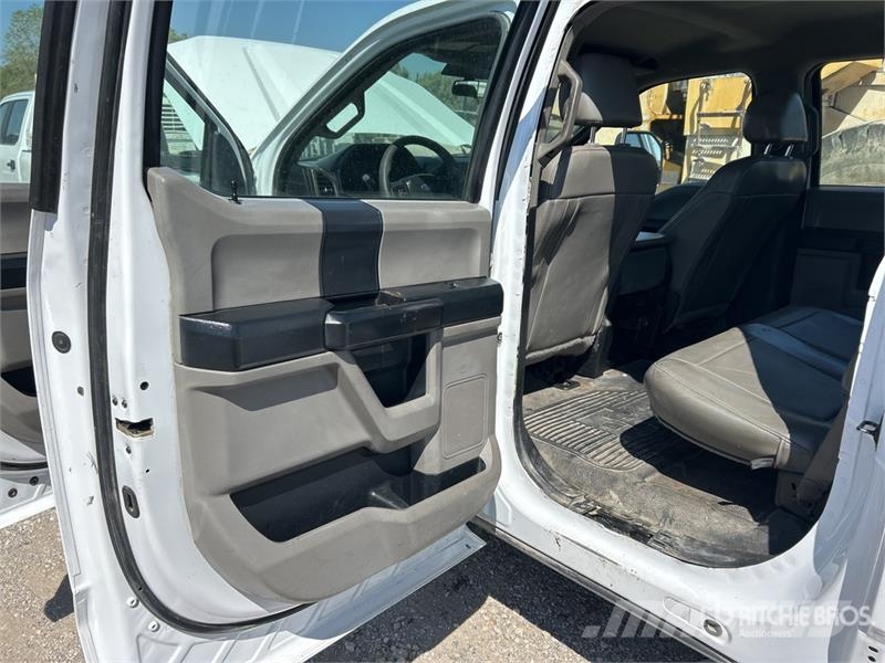 Ford F-250 XL 4x2 Crew Cab Pickup Інше