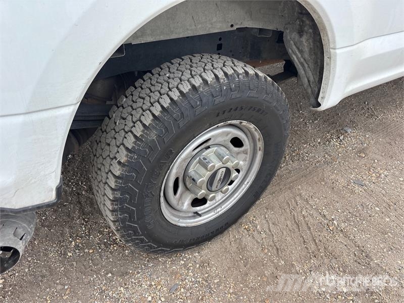 Ford F-250 XL 4x2 Crew Cab Pickup Citi
