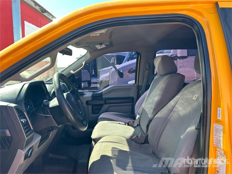 Ford F-250 XL 4x2 Crew Cab Pickup その他