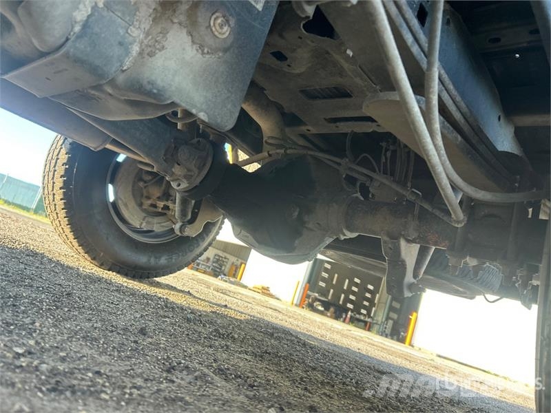 Ford F-250 XL 4x2 Crew Cab Pickup Outros