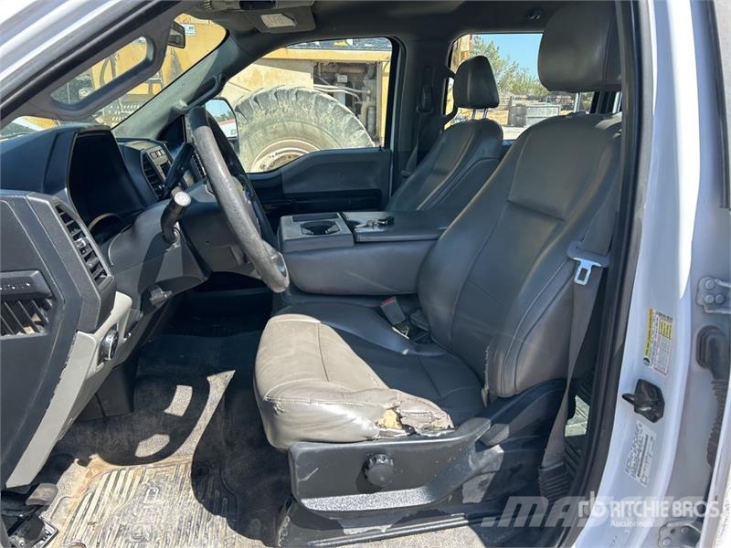 Ford F-250 XL 4x2 Crew Cab Pickup Інше