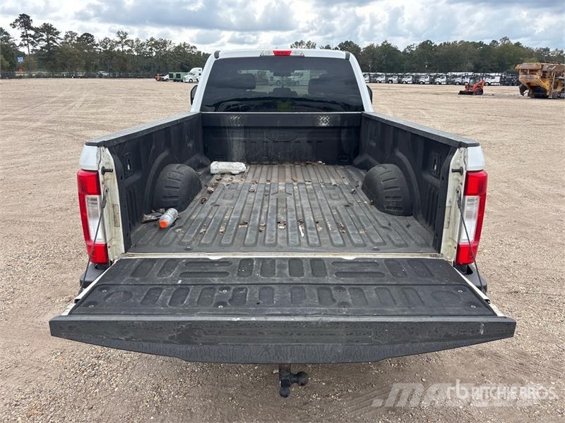 Ford F-250 XL 4x2 Crew Cab Pickup Citi