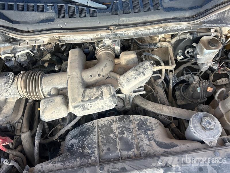 Ford F-250 XL 4x2 Crew Cab Pickup Outros