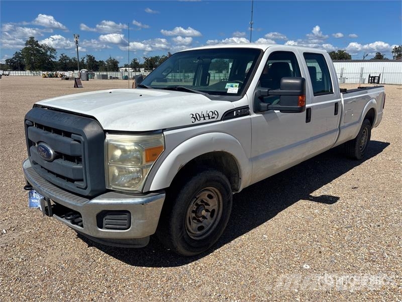Ford F-250 XL 4x2 Crew Cab Pickup (Inoperable) Egyéb