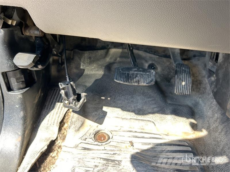Ford F-250 XL 4x2 Crew Cab Pickup Інше