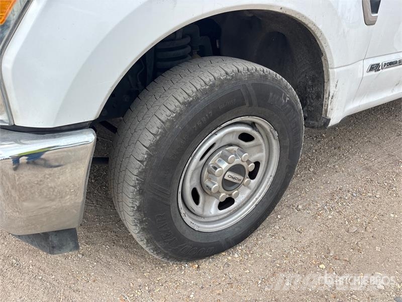 Ford F-250 XL 4x2 Crew Cab Pickup Citi